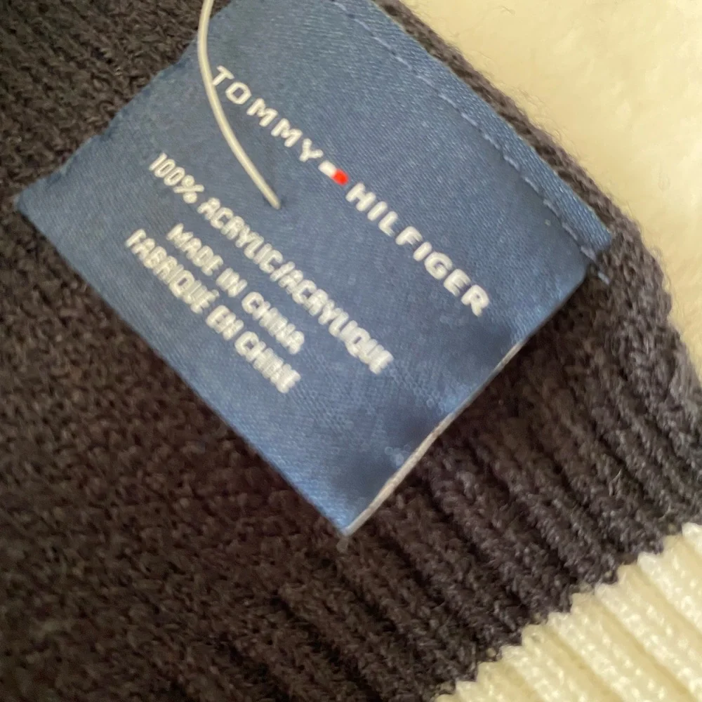 ✨🆕✨Brand New Tommy Hilfiger Unisex Scarf